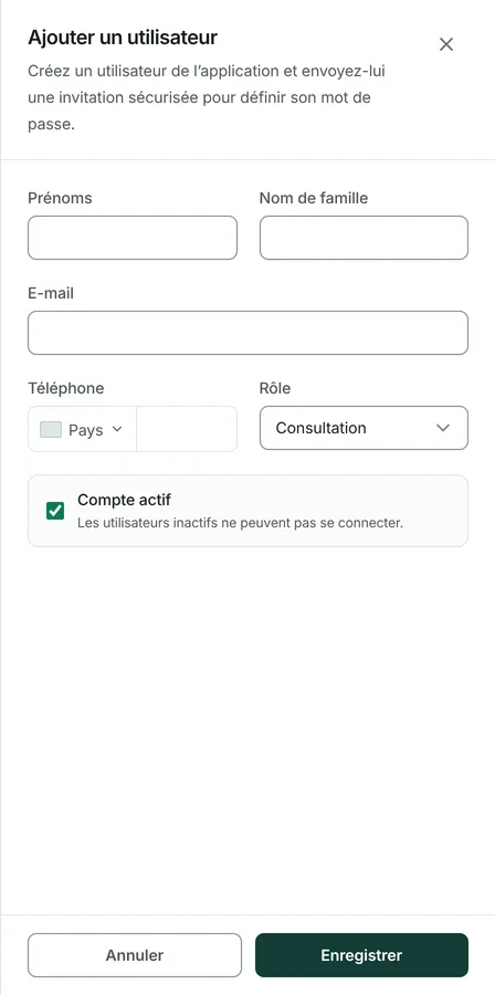 Saisissez son nom et son adresse e-mail, et choisissez le rôle à lui attribuer.